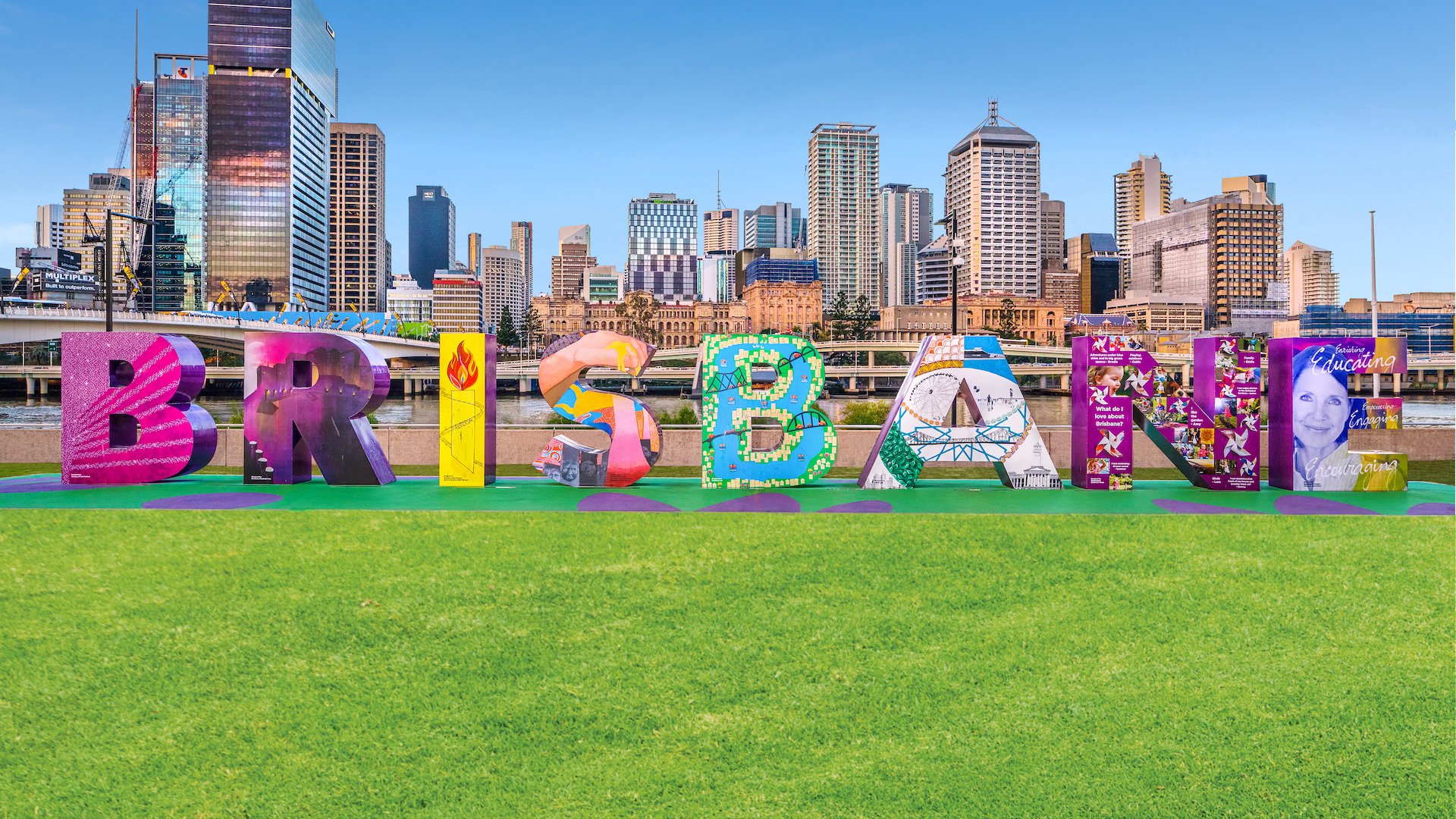 Brisbane skyline and the Brisbane River
